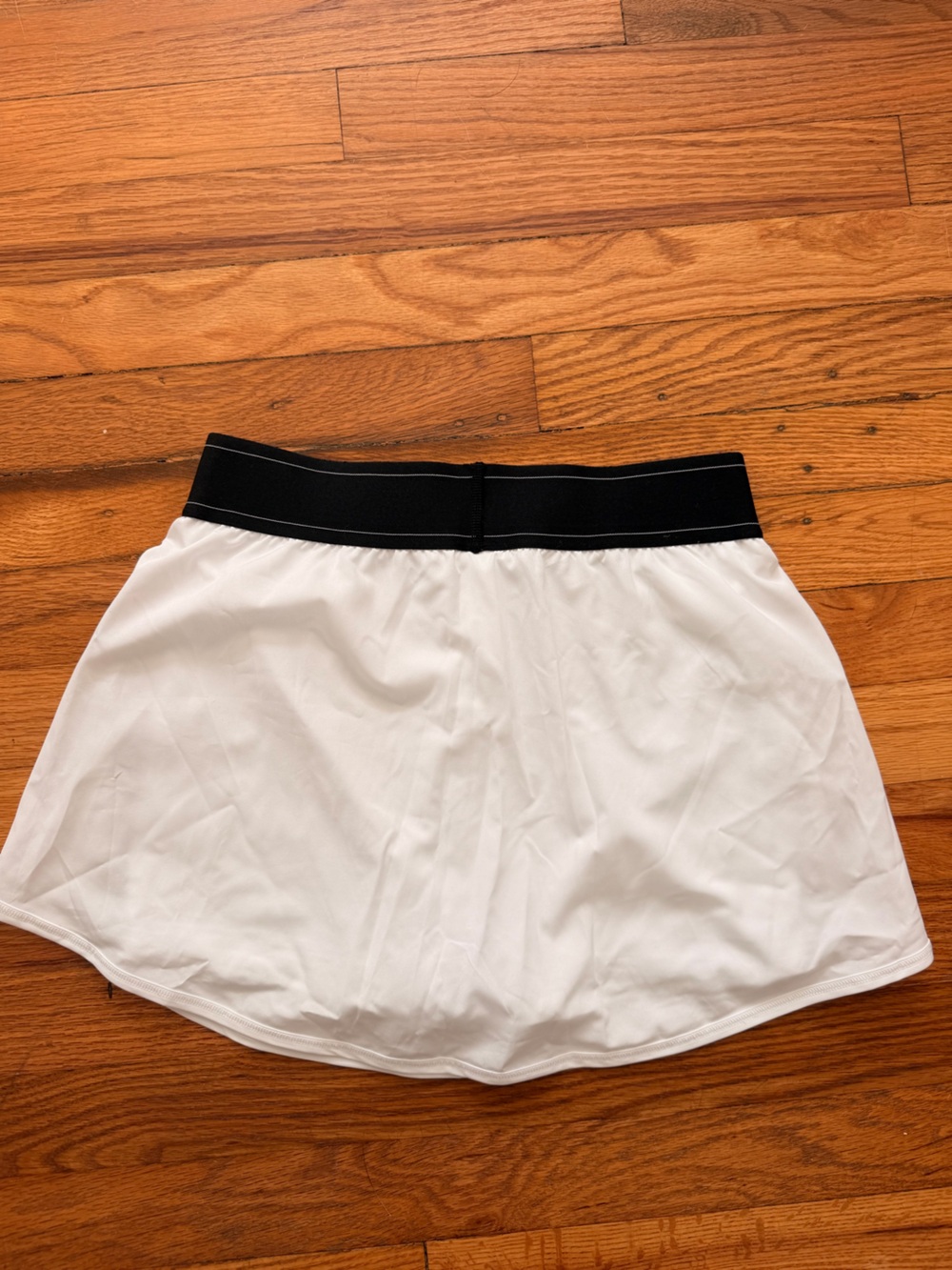 ALO Match Point Tennis Skirt in White - Picture 2 of 3